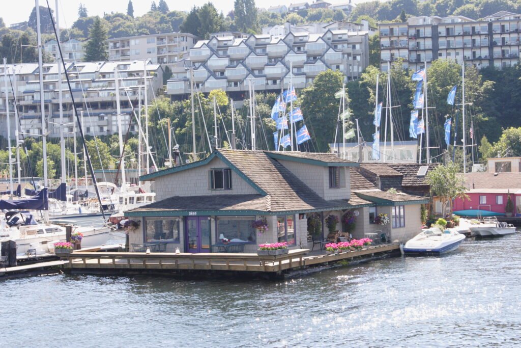 Sleepless in Seattle Floating Home — Sleepless in Seattle filming location in Seattle
