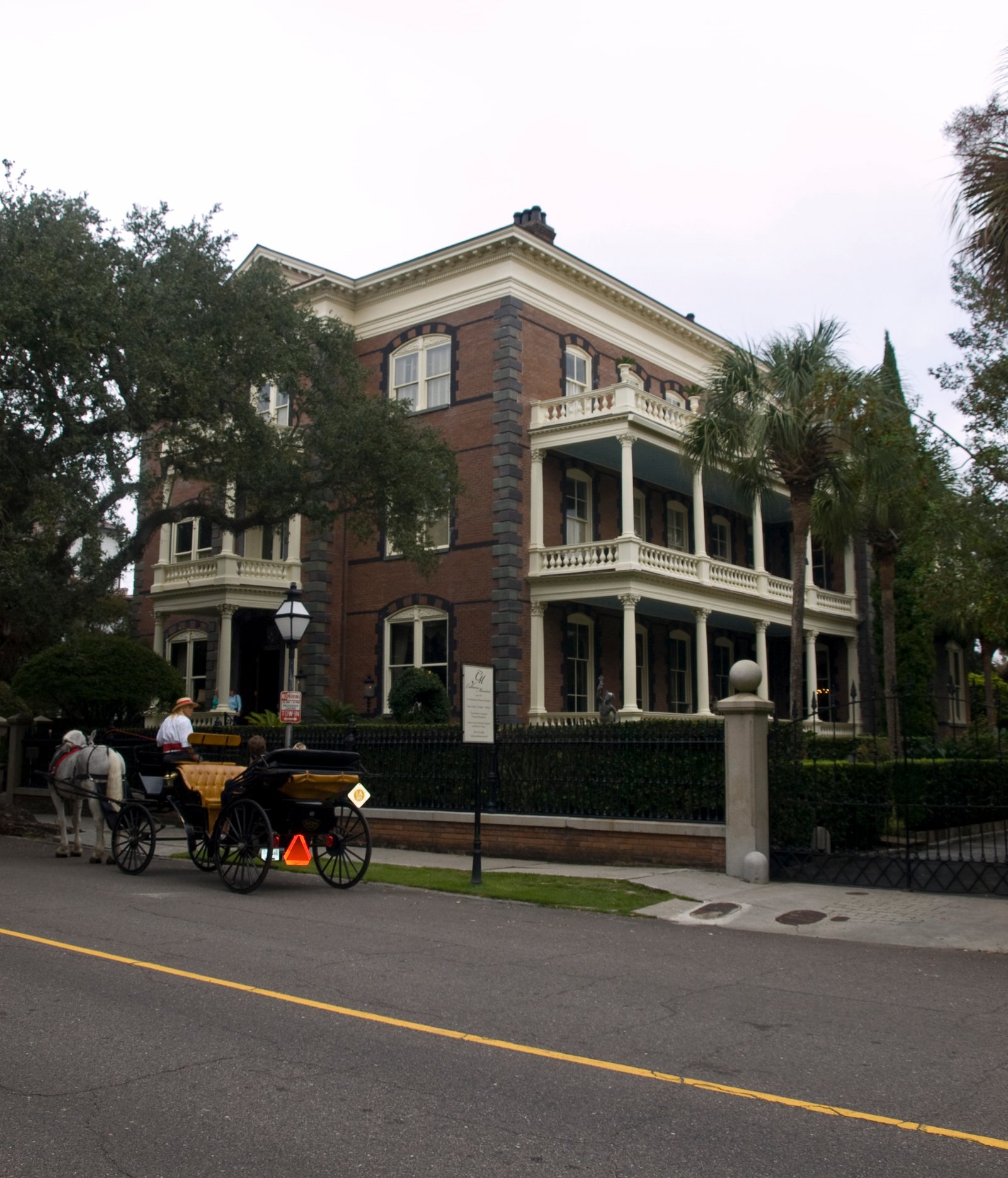 Calhoun Mansion