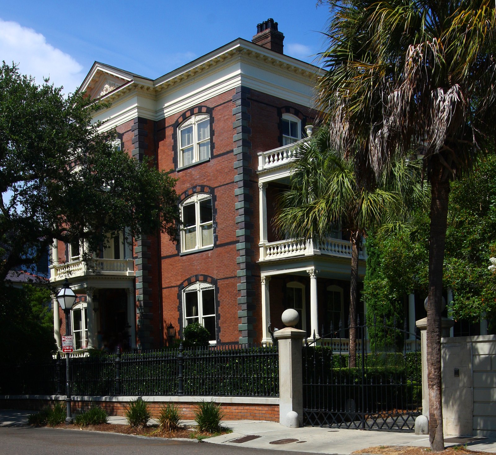 Calhoun Mansion