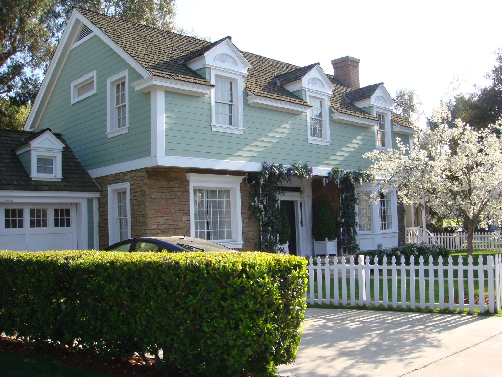 Cleaver House / Wisteria Lane House (Colonial Street)
