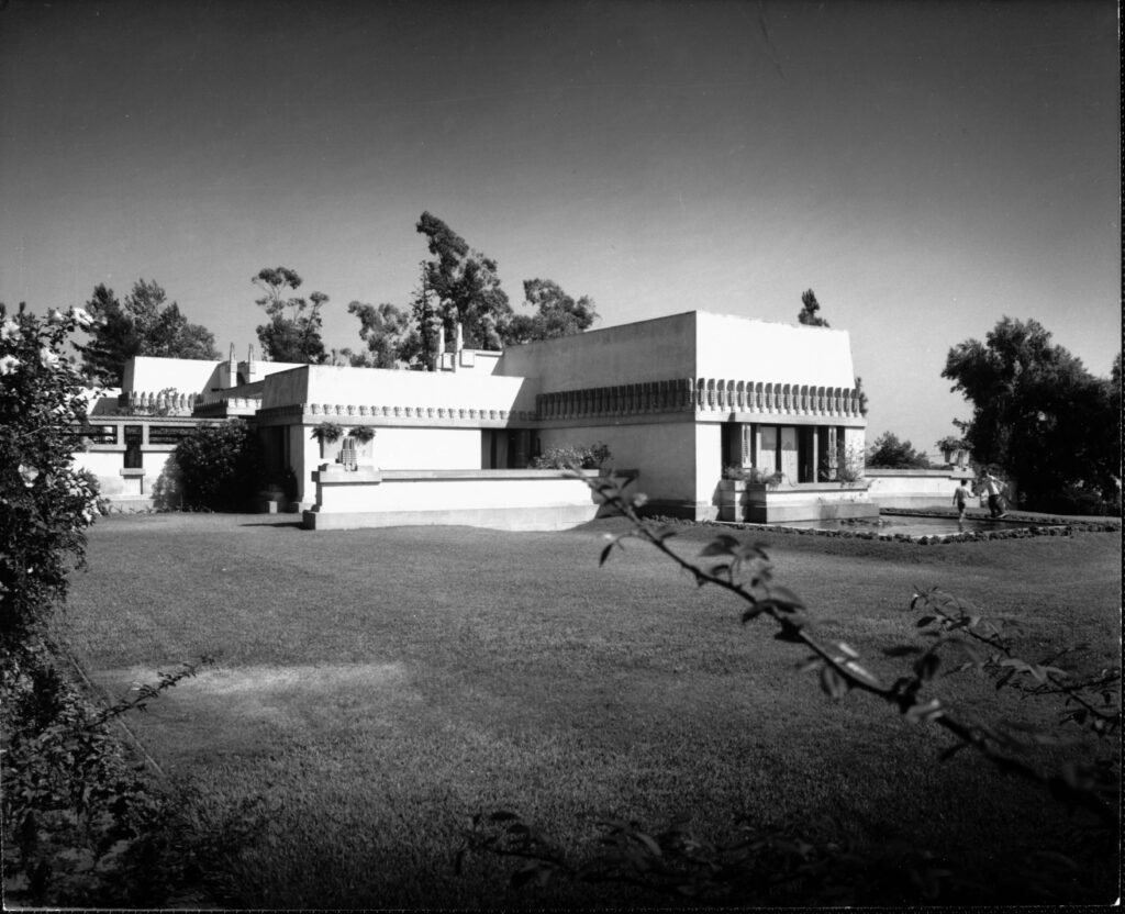 Hollyhock House — Cannibal Women in the Avocado Jungle of Death filming location in Los Angeles