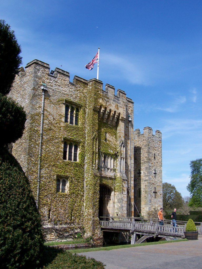 Hever Castle — Anne of the Thousand Days filming location in Edenbridge
