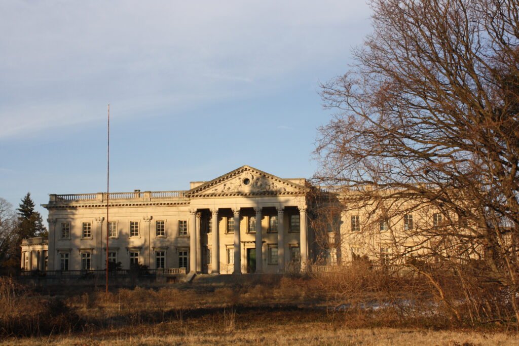 Lynnewood Hall in Cheltenham Township