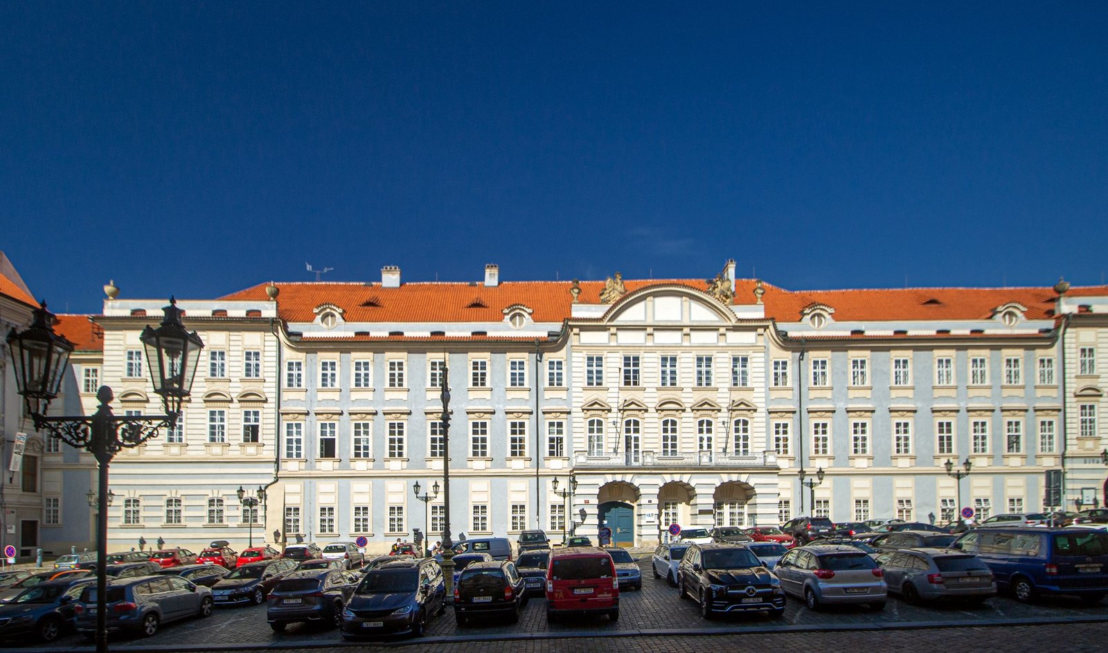 Liechtenstein Palace, Malostranské náměstí