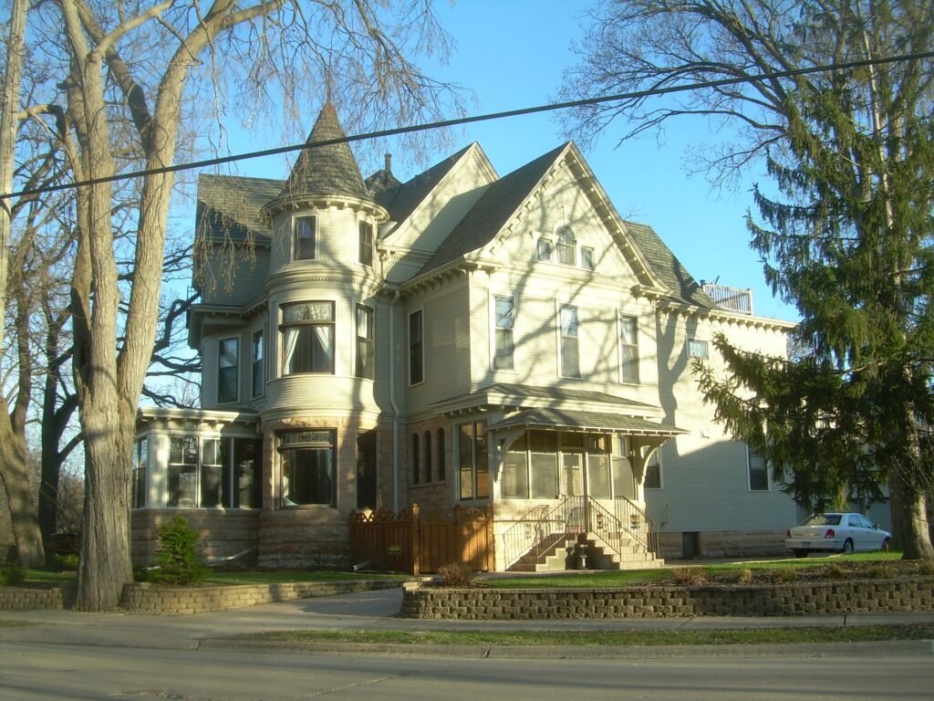 Mary Tyler Moore House — The Mary Tyler Moore Show filming location in Minneapolis