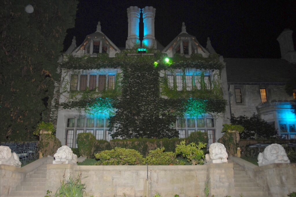 Playboy Mansion — The Girls Next Door filming location in Los Angeles