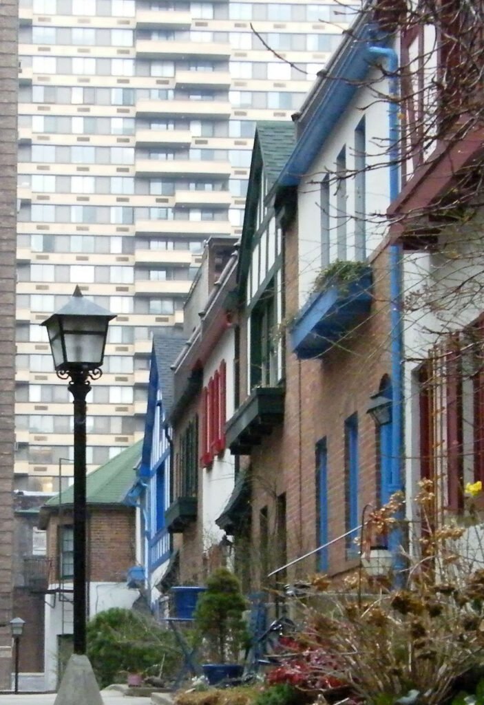 Pomander Walk — Hannah and Her Sisters filming location in New York City