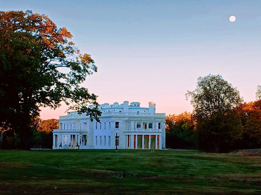 Winfield Hall — Blank Space (Taylor Swift music video) filming location in Glen Cove