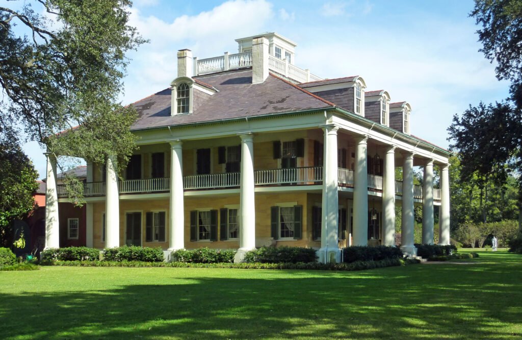 Houmas House — Moon of the Wolf filming location in Burnside